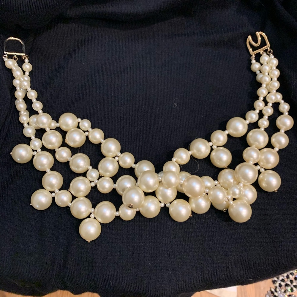 Multi-strand pearl necklace (costume)